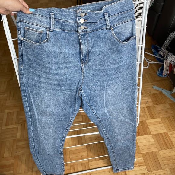 Jeans - Picture 1 of 3